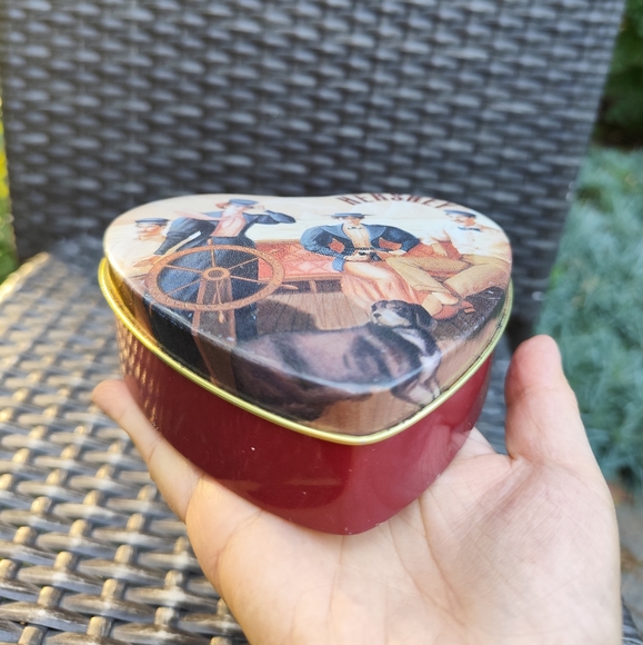 VINTAGE HERSHEY Solitaires HEART SHAPED TIN Rare - Picture 2 of 7